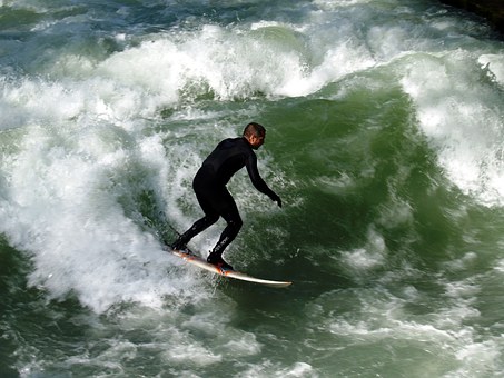 surfer-583983__340
